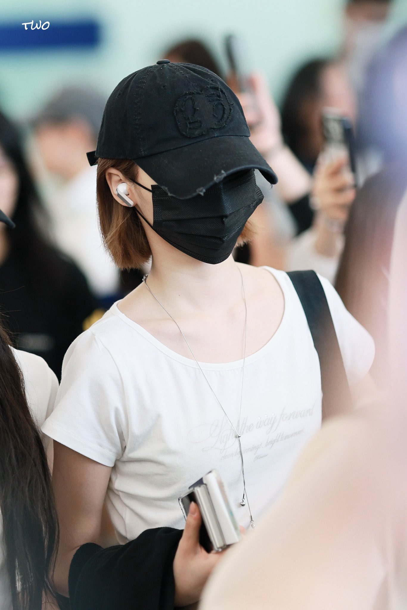 260823 Jiwoo at HKG Airport