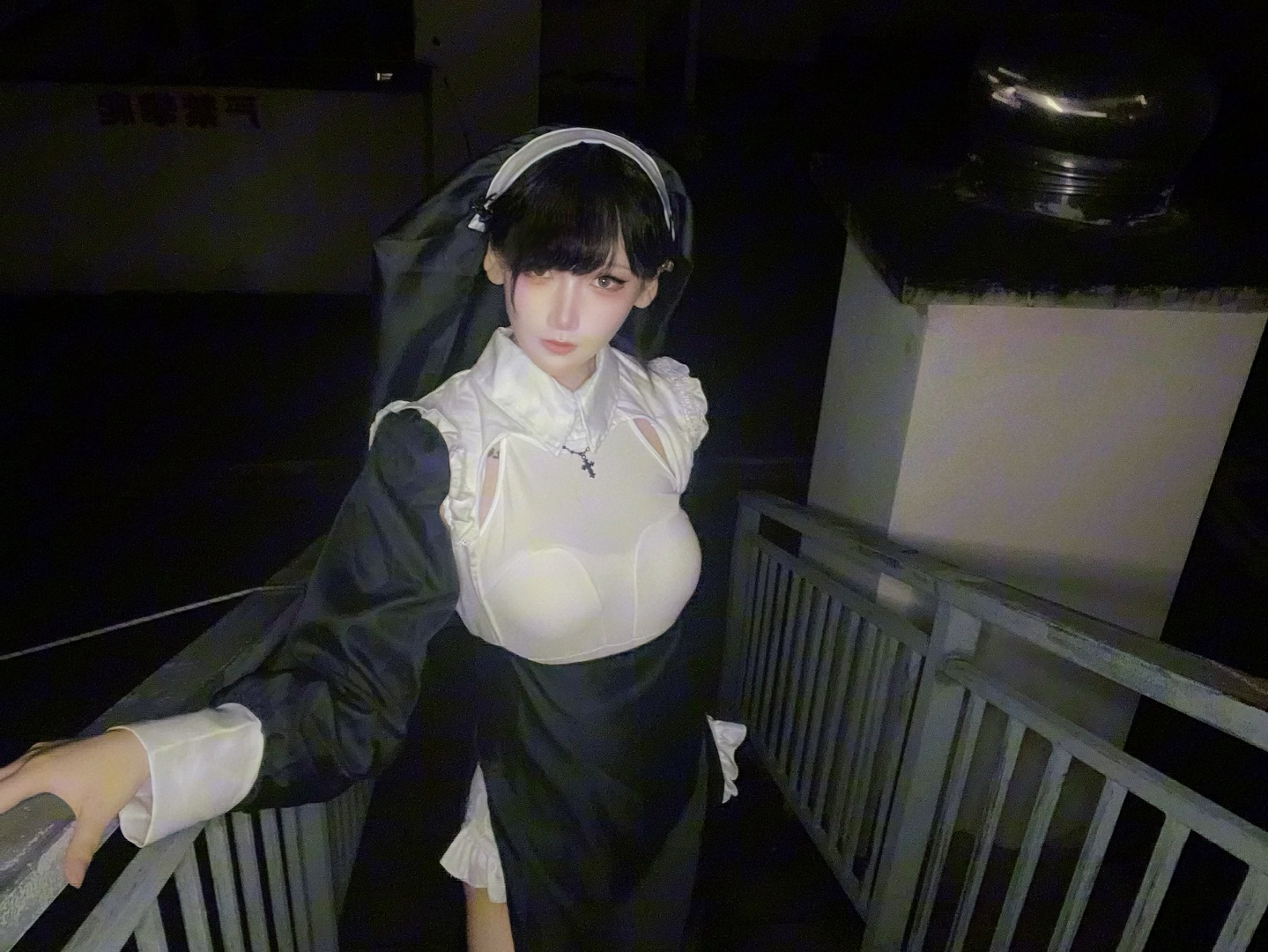 修道院里最阴郁的那个修女…