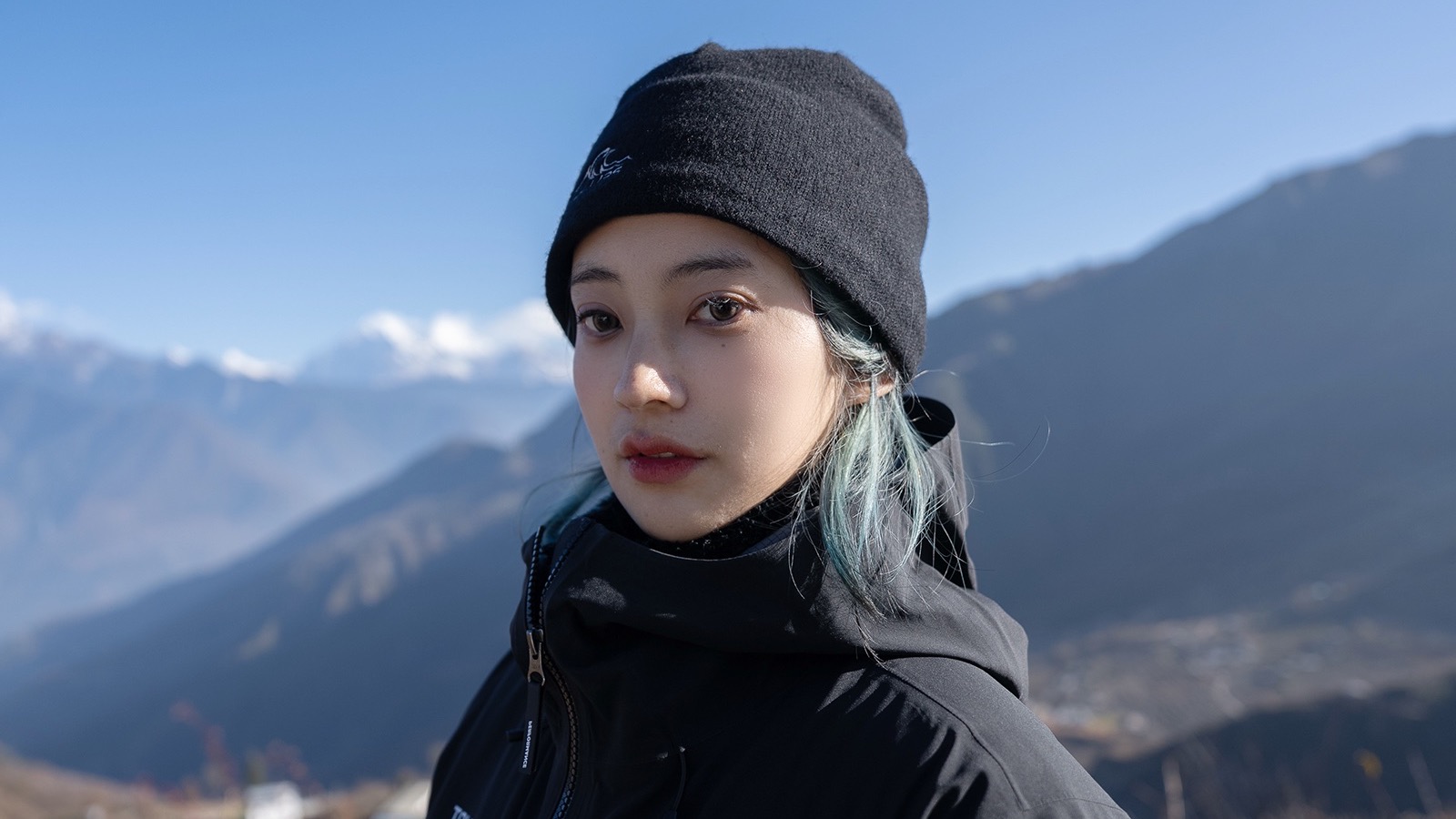让我们用一面日照金山来迎接新的一年吧，新年好运！徒步101华尖山