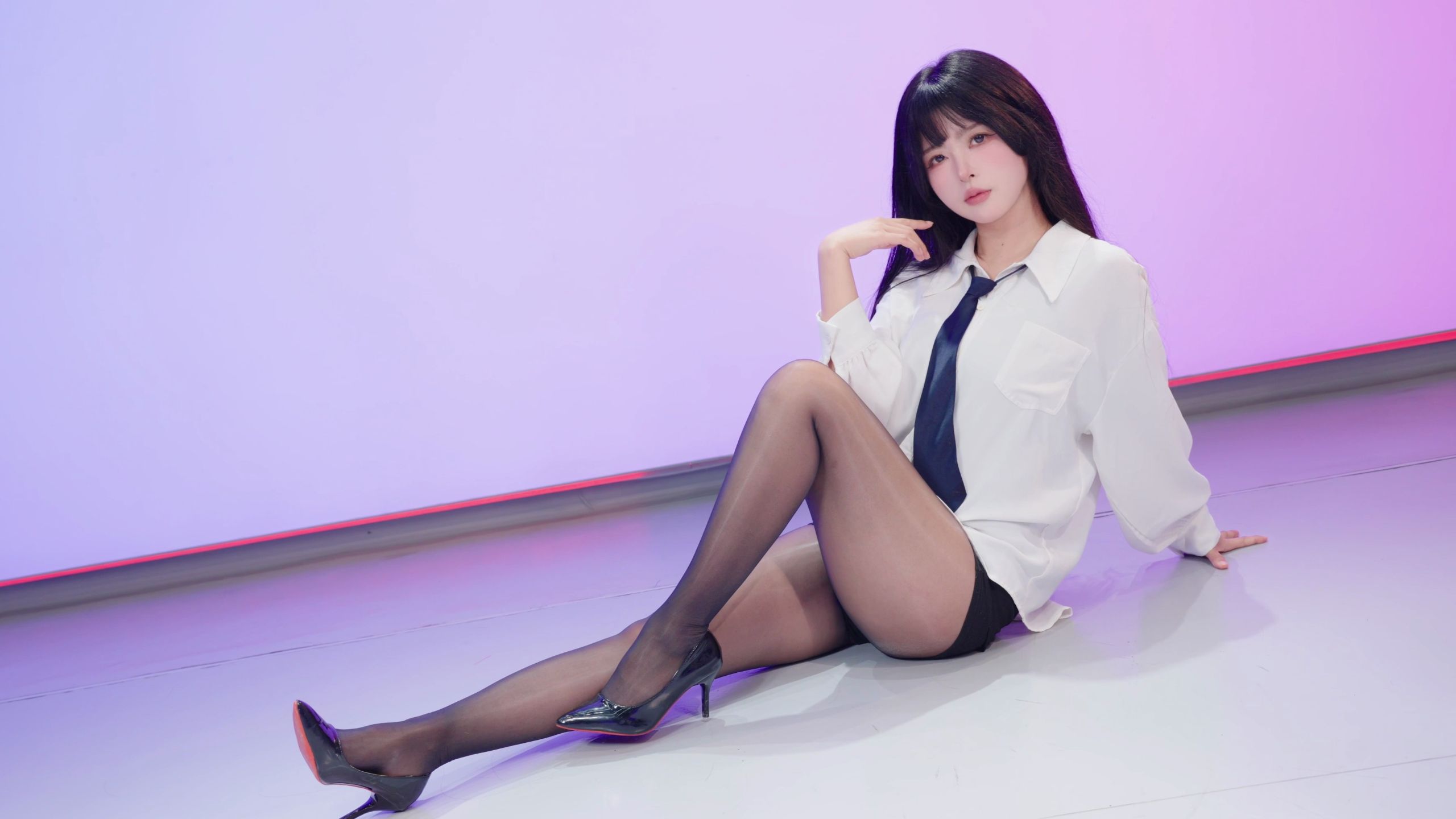 劲啊 舔了下嘴唇，被自己辣哭了~专属你的good night kiss晚安吻