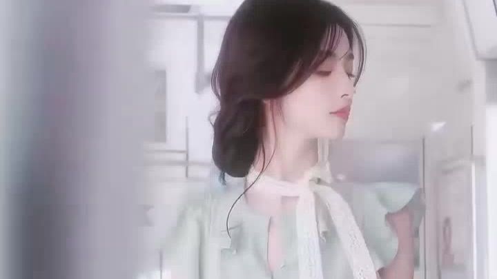 地铁偶遇你敢上前搭话吗