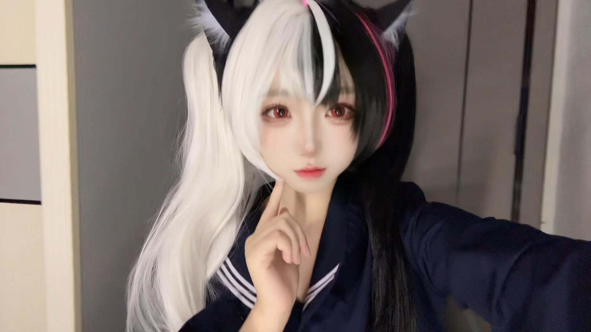 过来 让安魂曲mua一口