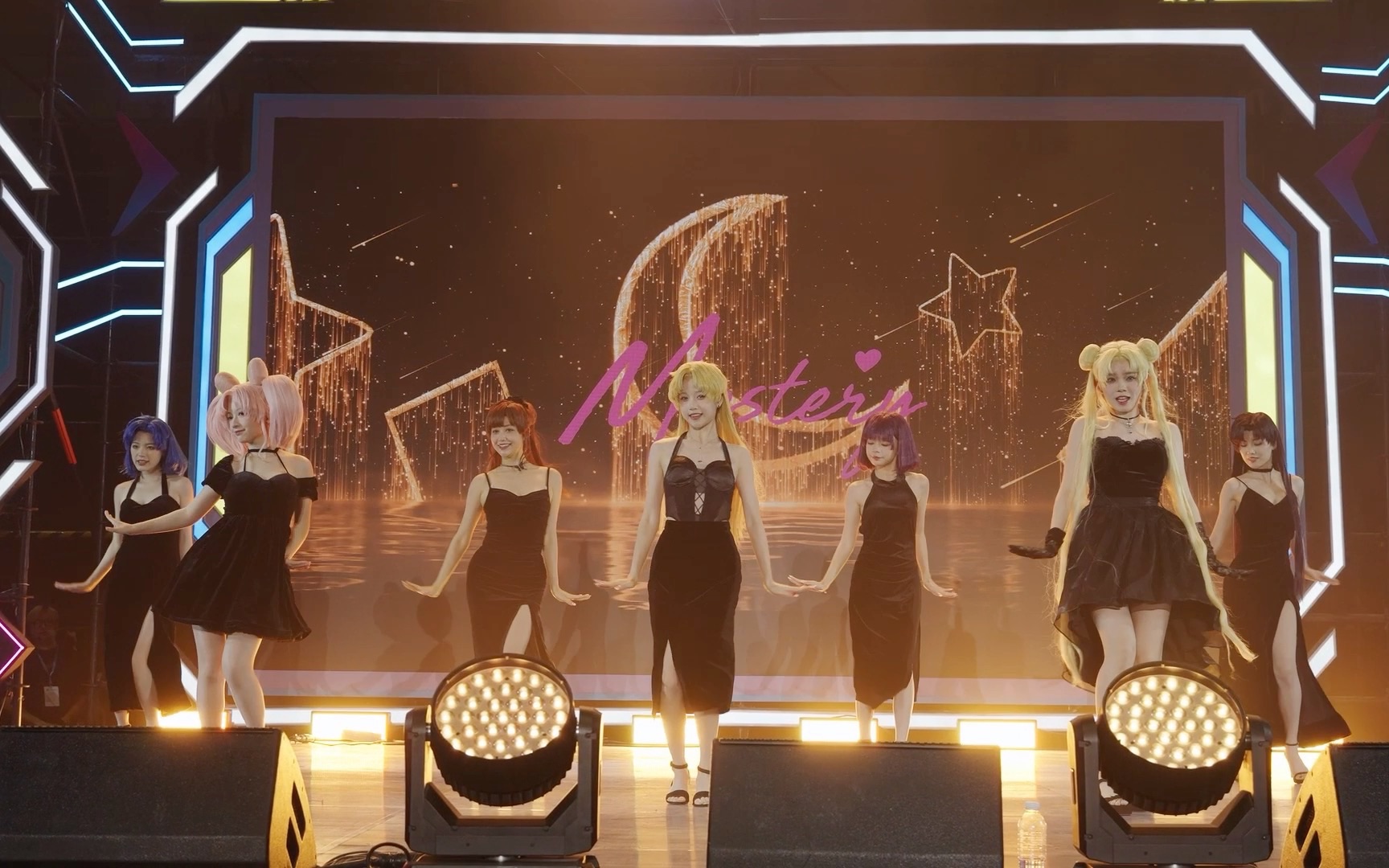 在2023bw舞台上跳nxde的美少女战士们！