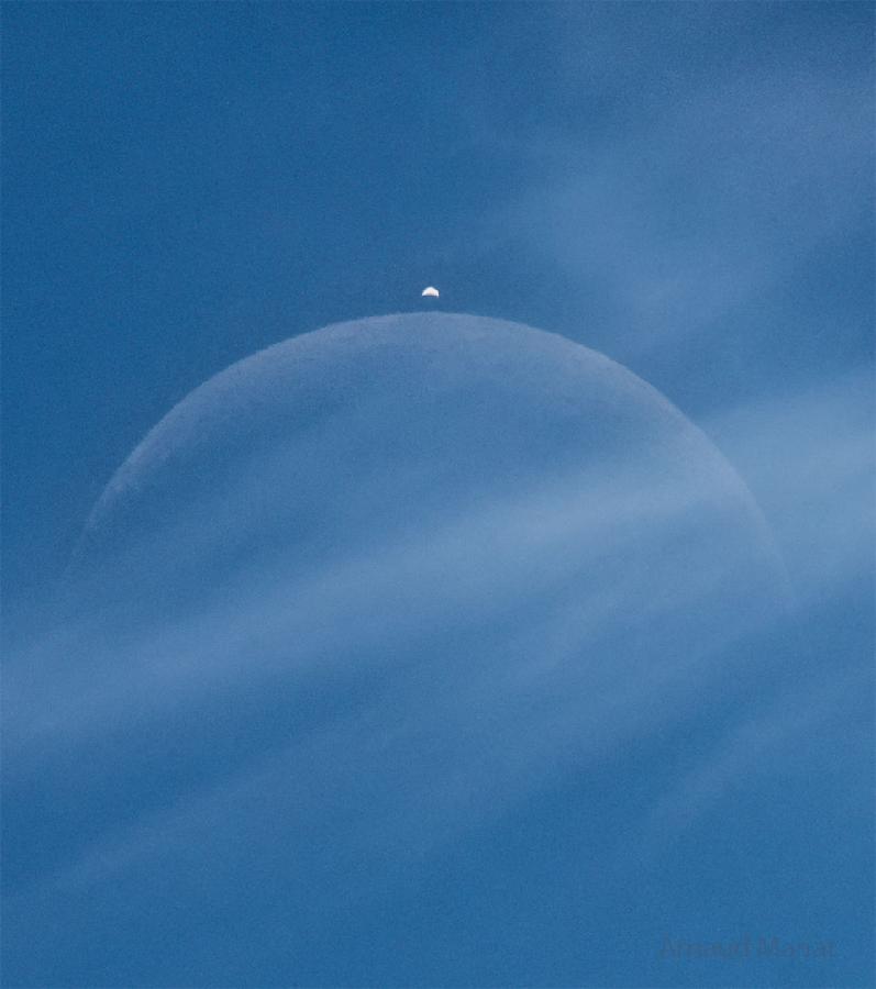 白昼交食：月掩金星