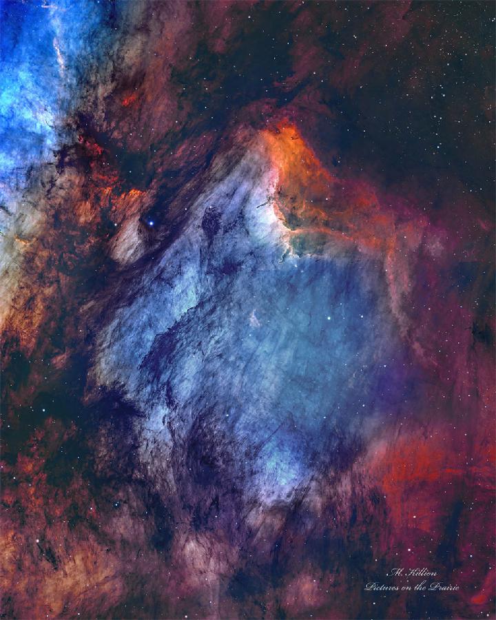 鹈鹕星云中的气体、尘埃与恒星