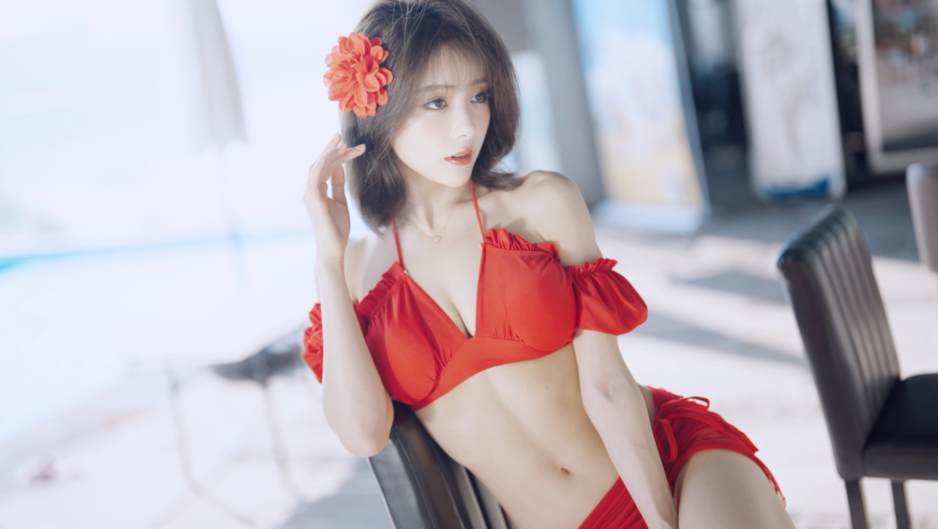 哇！ 这泳装 也太性感热辣了吧！